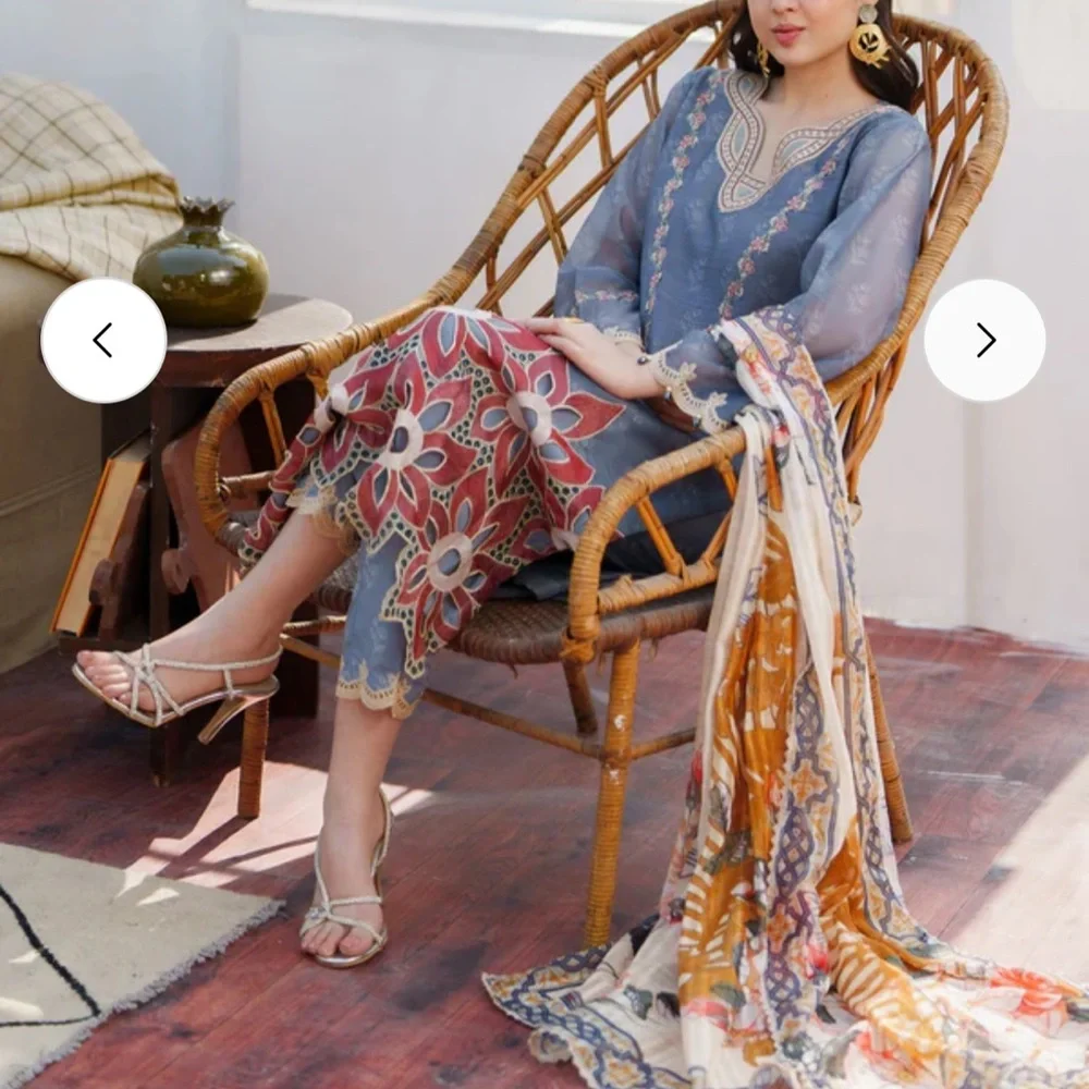 Elegant Blue Floral Women's Blouse - Picture 8 of 13